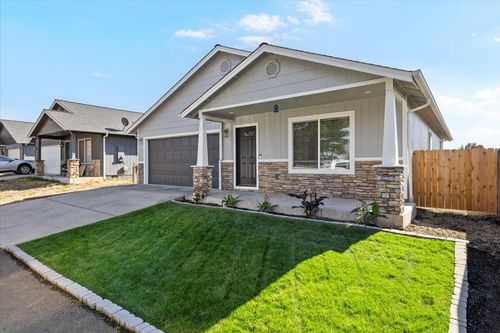 3540 Avenue G, White City, OR, 97503-1220 | Card Image