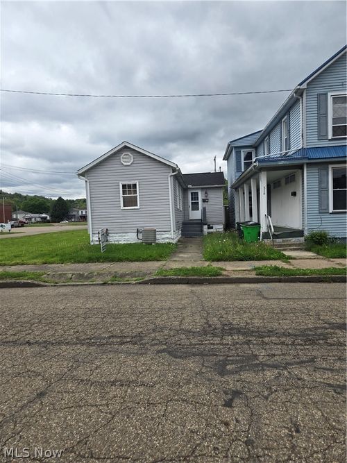 318 Bank St, Dennison, OH, 44621-1428 | Card Image