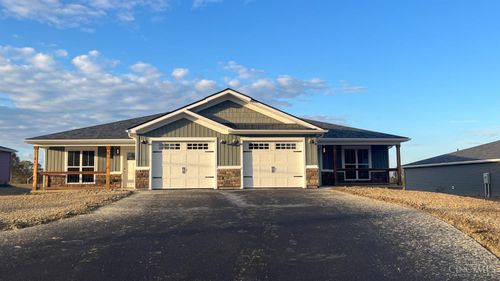 7615 Pea Ridge Rd, Hillsboro, OH, 45133-8225 | Card Image