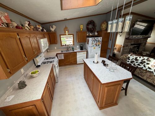 256 Fox Chase Blvd, Grand Blanc, MI, 48439-7037 | Card Image