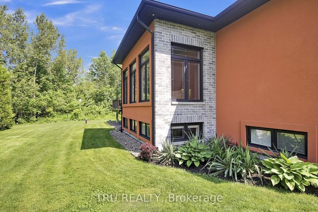7909 Parkway Rd, House other with 5 bedrooms, 4 bathrooms and 20 parking in Metcalfe ON | Image 47