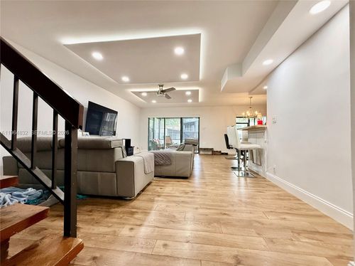 apt-406-9717 N New River Canal Rd, Plantation, FL, 33324-3421 | Card Image