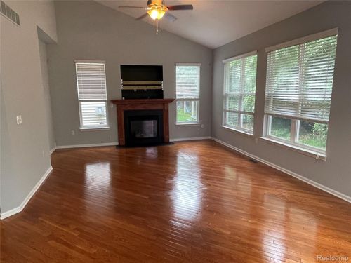 2018 Harbor Village Ave, Keego Harbor, MI, 48320-1374 | Card Image