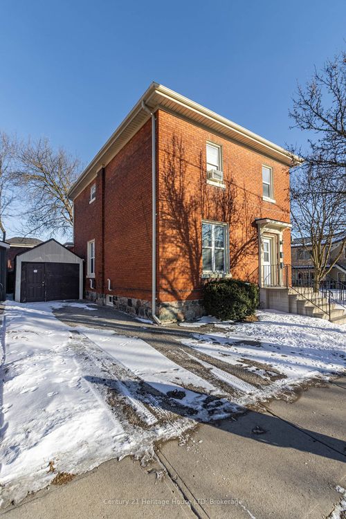 631 Peel St, Woodstock, ON, N4S1K9 | Card Image