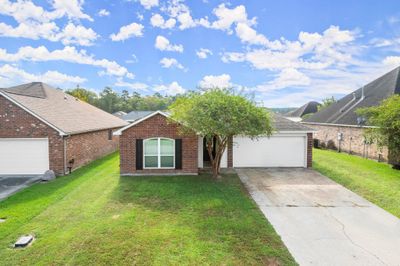 26426 Maplewood Dr, House other with 3 bedrooms, 2 bathrooms and null parking in Denham Springs LA | Image 2