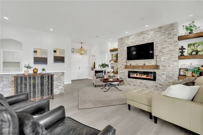10001 Cresent Creek Dr, House other with 2 bedrooms, 2 bathrooms and null parking in Las Vegas NV | Image 10