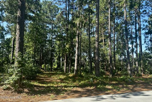 16 Moore Dr, Pinehurst, NC, 28374-8517 | Card Image