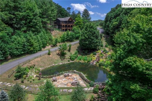 750 Silver Springs Dr, Banner Elk, NC, 28604-6563 | Card Image
