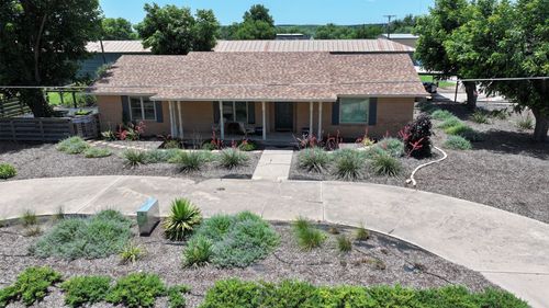 533 N 1st St, Albany, TX, 76430-5915 | Card Image