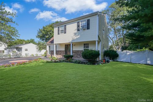 2 Cherry St, Central Islip, NY, 11722-4106 | Card Image