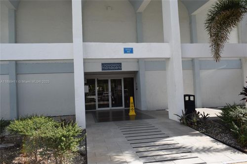 apt-a405-482 Nw 165th Street Rd, Miami, FL, 33169-6433 | Card Image