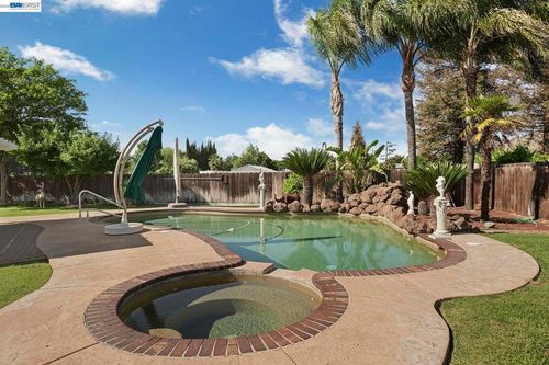 810 Vinewood Dr, Modesto, CA, 95351 | Card Image