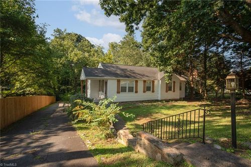 2450 Cherokee Ln, Winston Salem, NC, 27103-4863 | Card Image