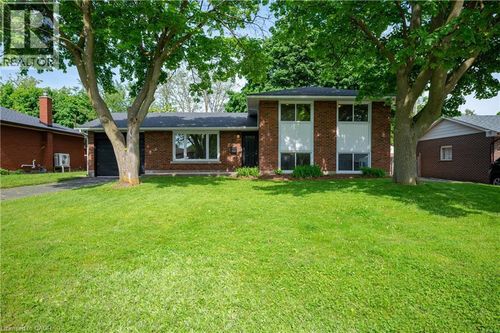 19 Taylor Avenue, Cambridge, ON, N1R5M1 | Card Image