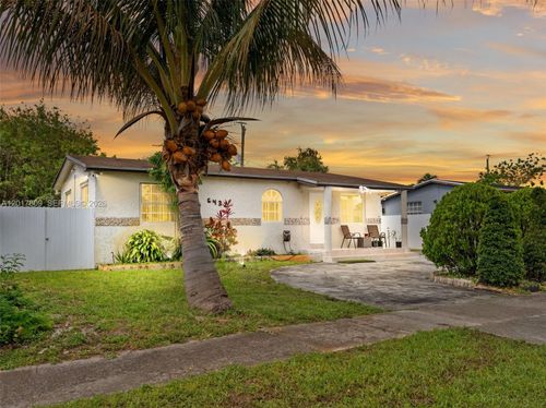 6432 Perry St, Hollywood, FL, 33024-2035 | Card Image
