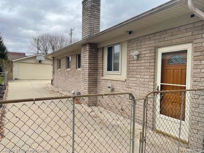 8606 Robindale Avenue, Home with 2 bedrooms, 2 bathrooms and null parking in Dearborn Heights MI | Image 2