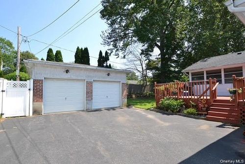 348 Townline Rd, Commack, NY, 11725-1423 | Card Image