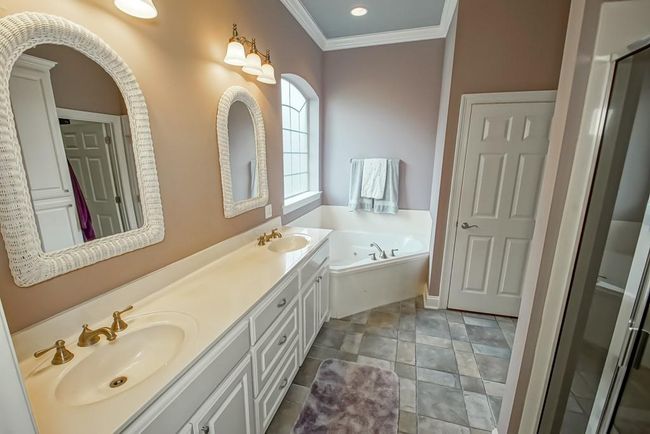 Double sink vanities. Separate jetted tub (never used). | Image 21