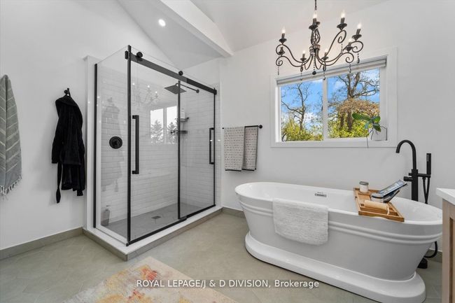 15 Malone Rd, House other with 6 bedrooms, 5 bathrooms and 4 parking in Jacksons Point ON | Image 22