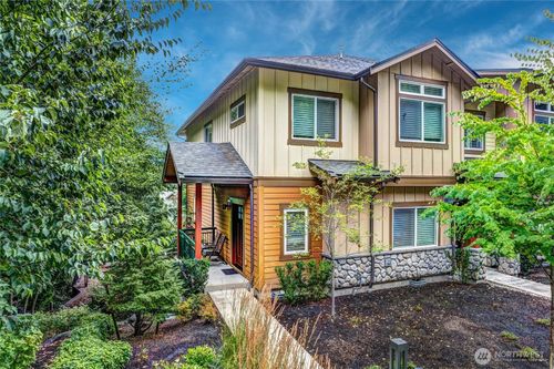 n1-992 Sunrise Pl Sw, Issaquah, WA, 98027-4628 | Card Image