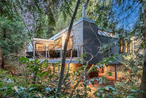 3821 Symonds Rd, North Vancouver, BC, V7K2L7 | Card Image