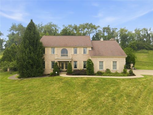 8 Crystol Ct, Irwin, PA, 15642-5702 | Card Image