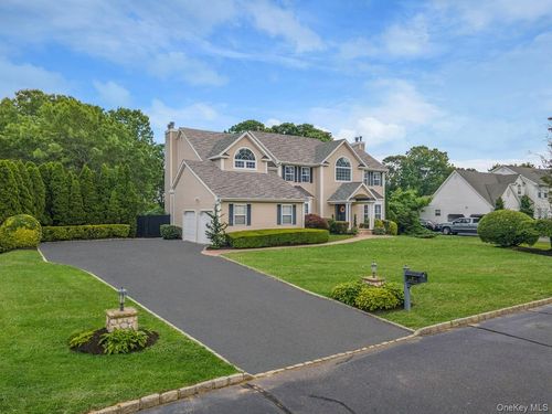 9 Homecoming Pl, East Setauket, NY, 11733-1065 | Card Image