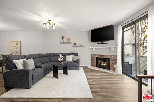 unit-3-6540 Hayvenhurst Ave, Lake Balboa, CA, 91406-5754 | Card Image