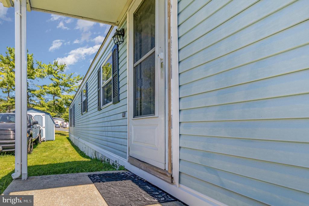 Residential in MIDDLE RIVER 4