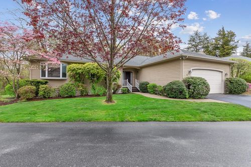 154-154 Pine Glen Dr, East Greenwich, RI, 02818-1901 | Card Image