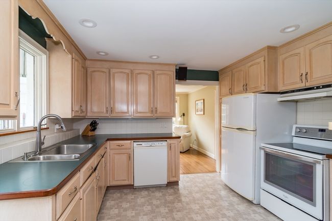 431 Clapboardtree St, House other with 4 bedrooms, 3 bathrooms and 6 parking in Westwood MA | Image 12