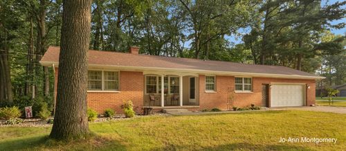 835 E Fennwood Cir, Muskegon, MI, 49445-2435 | Card Image