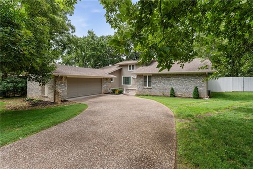 2520 E Gentle Oaks Ln, Fayetteville, AR, 72703-6147 | Card Image