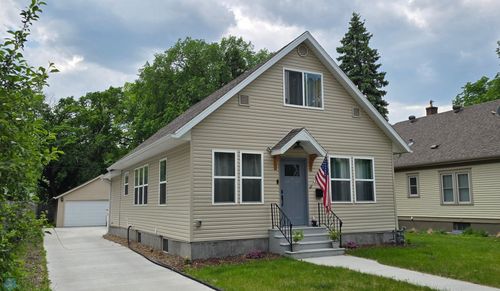 1442 11th Ave S, Fargo, ND, 58103-3016 | Card Image