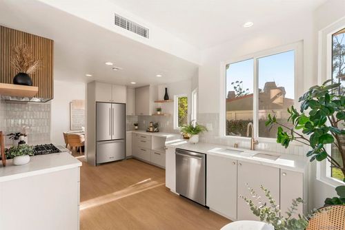 5825 Caminito Del Estio, La Jolla, CA, 92037-7153 | Card Image