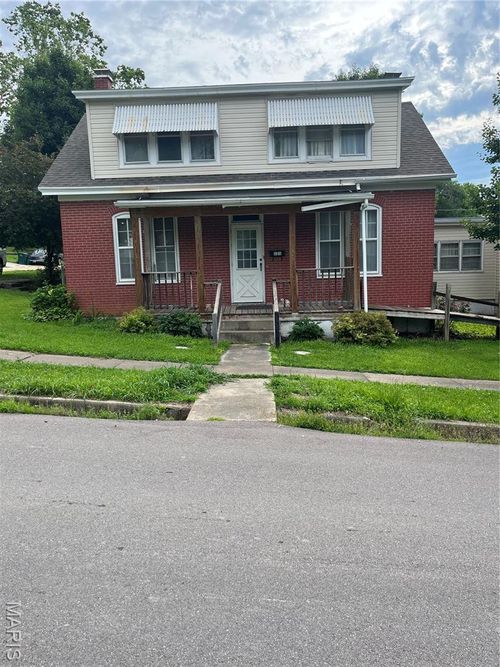 121 N 13th St, Louisiana, MO, 63353-1805 | Card Image