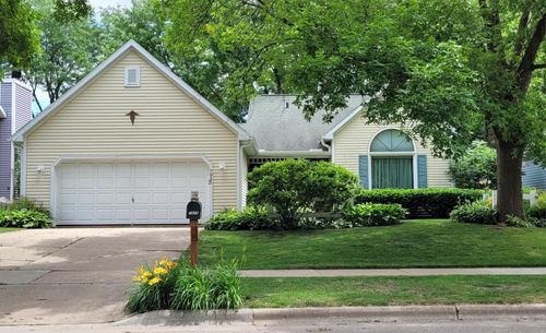 7925 W Oakbrook Circle, Madison, WI, 53717 | Card Image