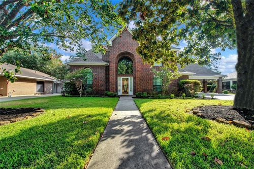 611 N Hickory St, Tomball, TX, 77375-4415 | Card Image