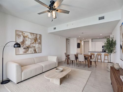 ph5103-1000 Brickell Plz, Miami, FL, 33131-3882 | Card Image