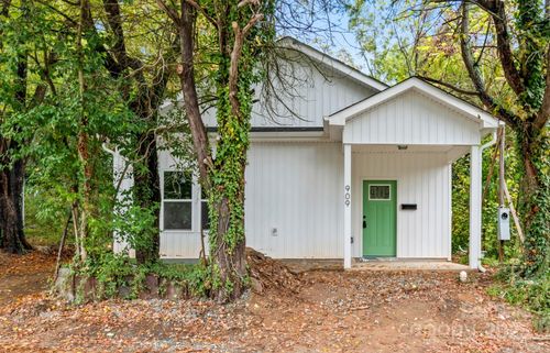 909 Roosevelt St, Winston Salem, NC, 27105-5725 | Card Image