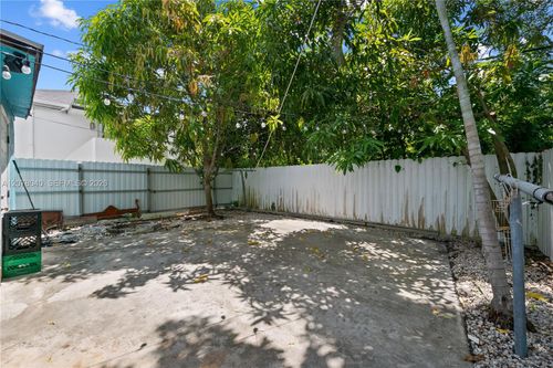 390 Ne 166th St, Miami, FL, 33162-3558 | Card Image