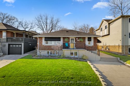 5333 Ontario Avenue, Niagara Falls, ON, L2E3S4 | Card Image