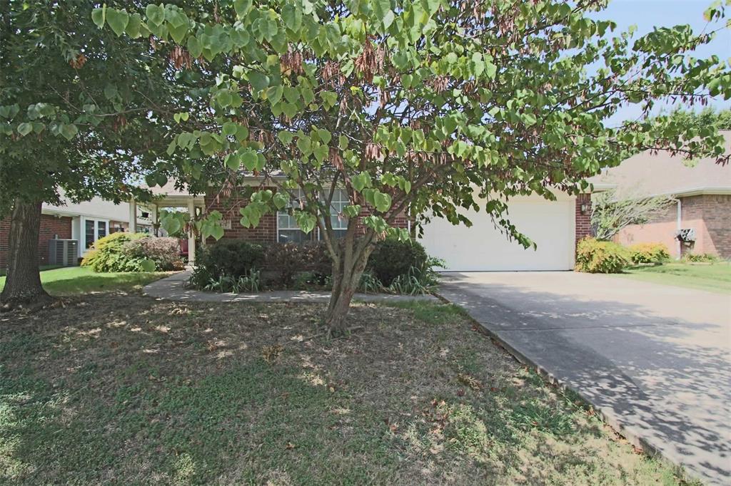 Heberle Dr, Burleson, TX 76028