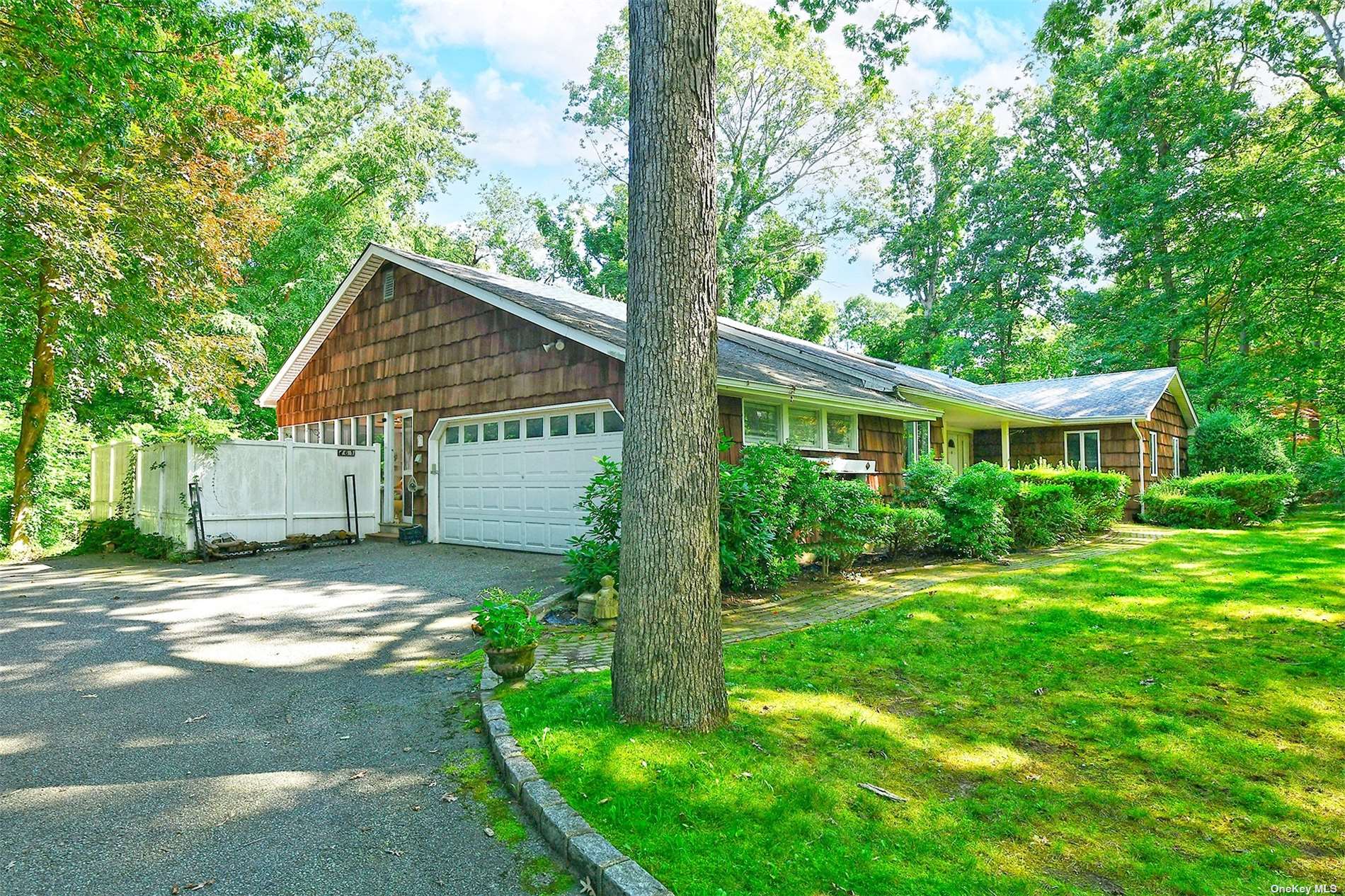 Arbor Ln, Dix Hills, NY 11746