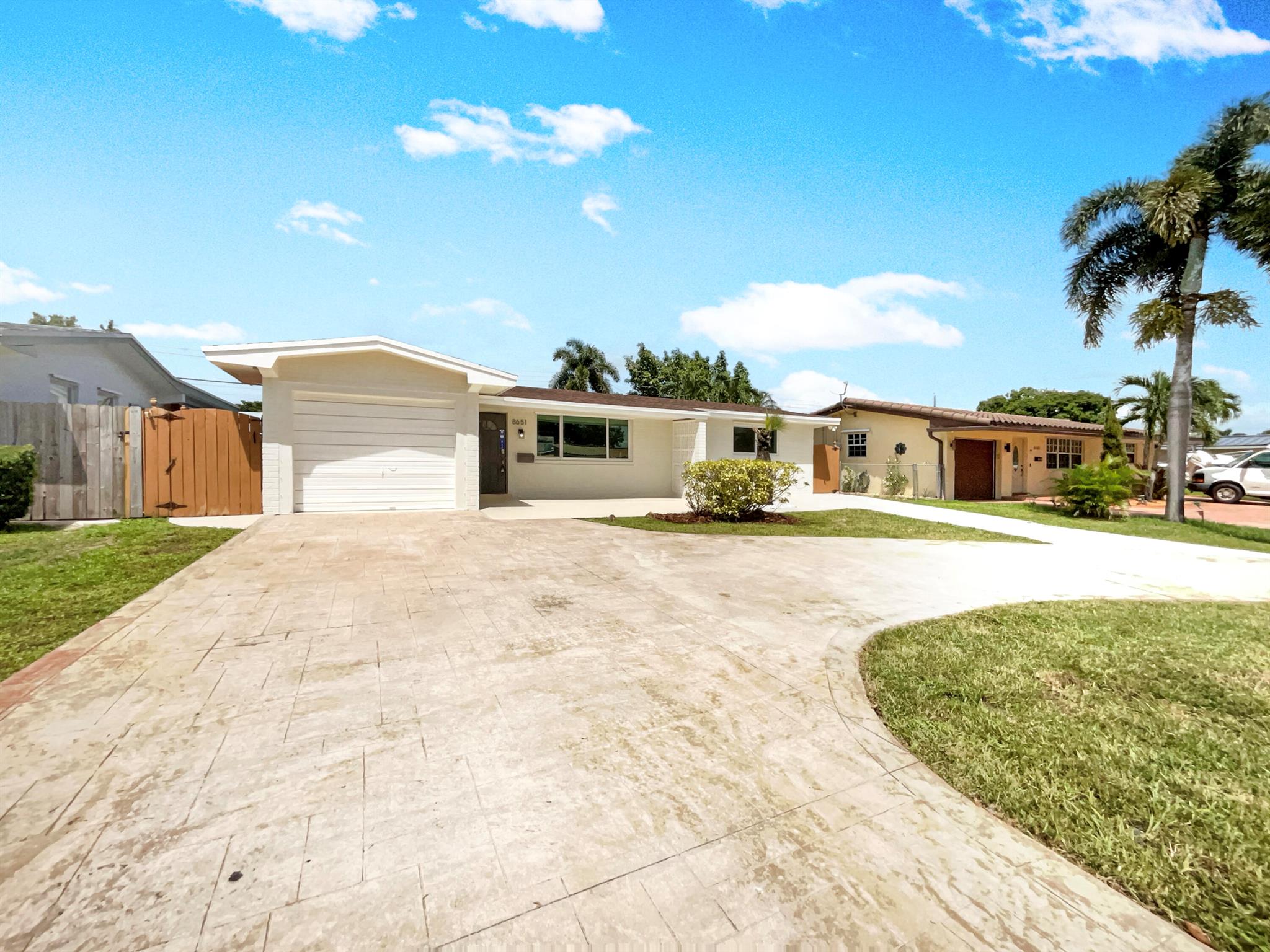 16th St, Pembroke Pines, FL 33024