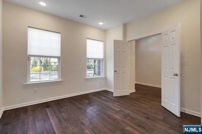12-10 Plaza Rd, Townhouse with 3 bedrooms, 4 bathrooms and null parking in Fair Lawn NJ | Image 4