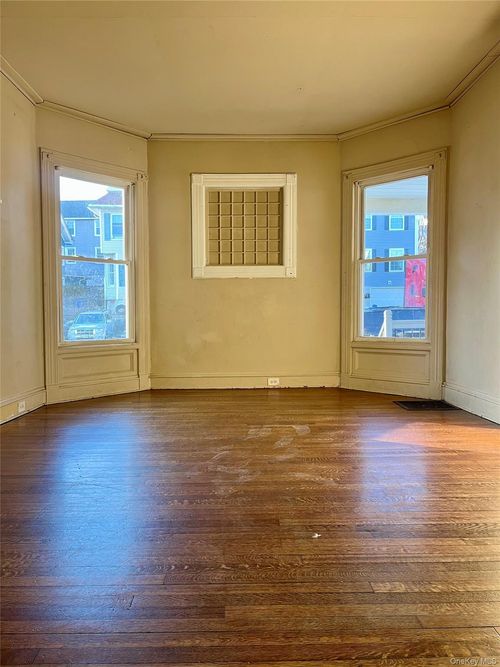 70 Linden Ave, Middletown, NY, 10940-4825 | Card Image