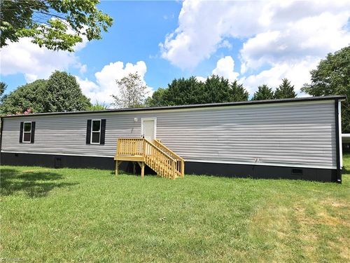 111 Sheraton Ct, King, NC, 27021-8520 | Card Image