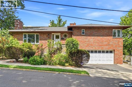 253 Mcelroy Ave, Fort Lee, NJ, 07024-4311 | Card Image