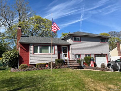 65 Thoreau Rd, Babylon, NY, 11703-4825 | Card Image